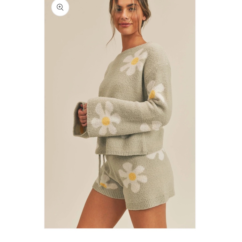 Sadie & Sage Green Floral Sweater - Picture 3 of 6